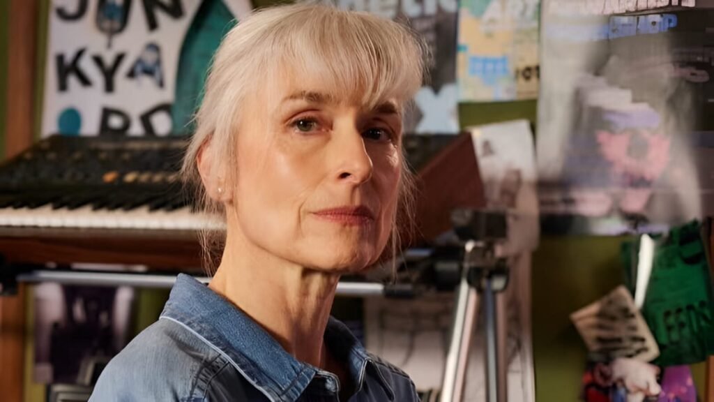 Amelia Bullmore | Riot Women