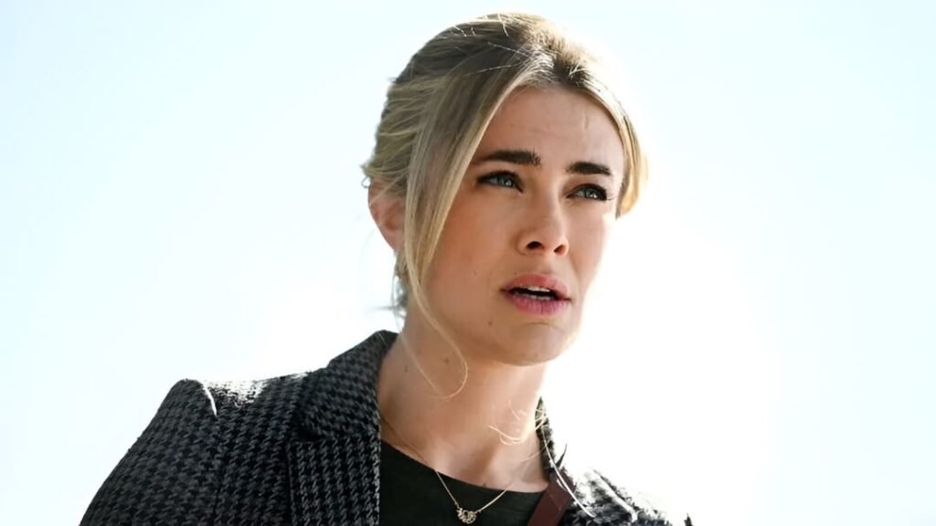 Melissa Roxburgh | Tracker