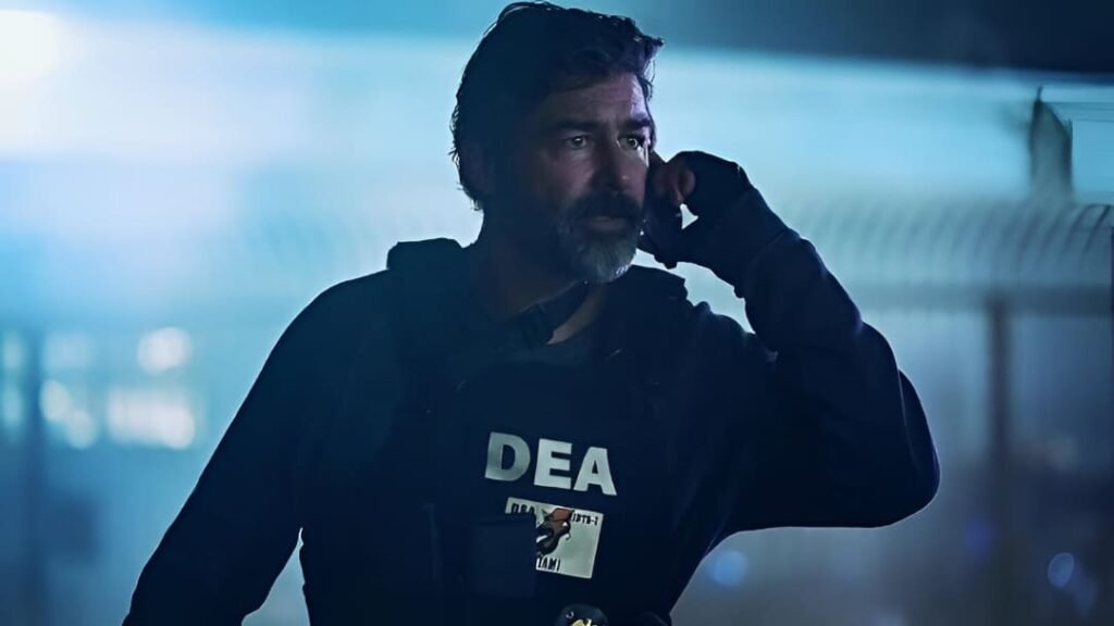 Kyle Chandler - The Rip