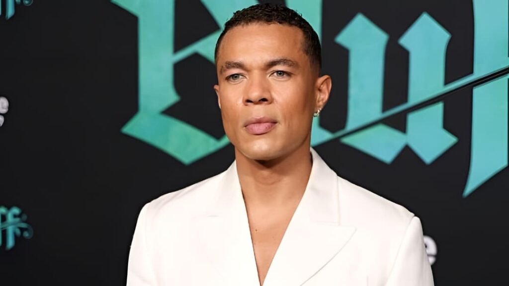 Ismael Cruz Córdova - The Bluff