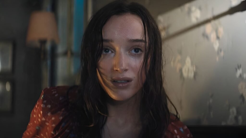 Phoebe Dynevor - Thrash