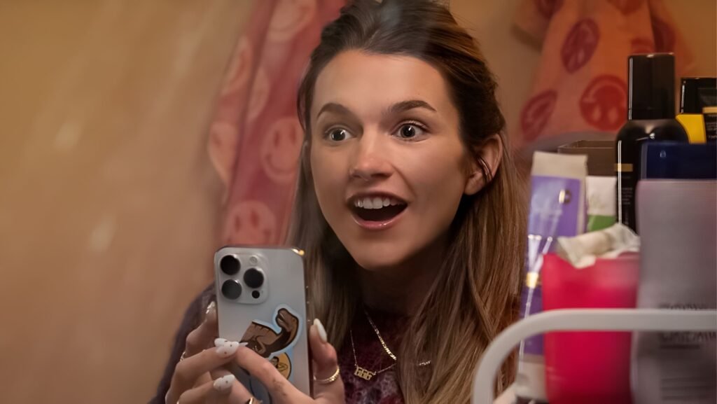 Chloe East - Roommates